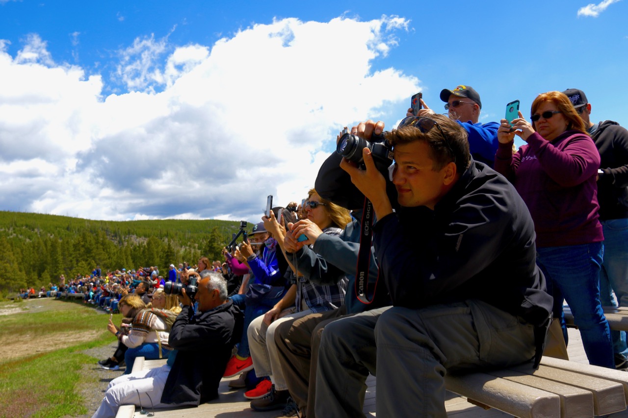 Pictures of the eruption of Old Faithful